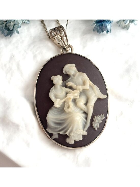 Jewelry - Courting Scene Brown & White Cameo Two Lovers 925 Vintage Pendant Necklace - 17"